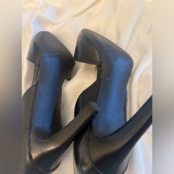 FRANCO SARTO BLACK LEATHER PUMPS. - Picture 2 of 3